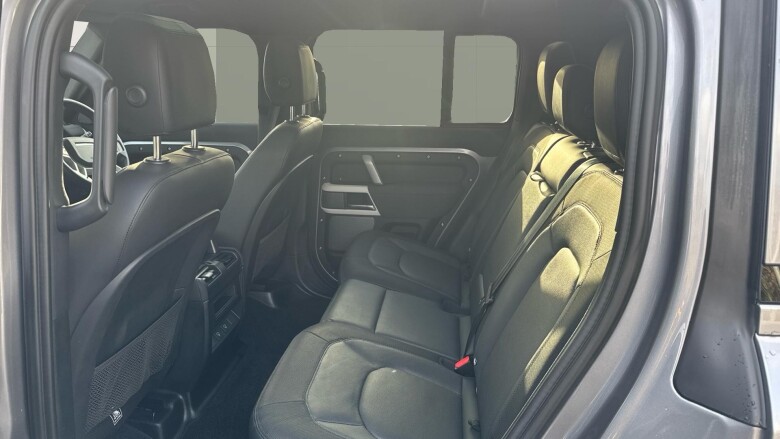 Land Rover Defender 3.0 D250 X-Dynamic SE 110 5dr Auto Diesel Estate